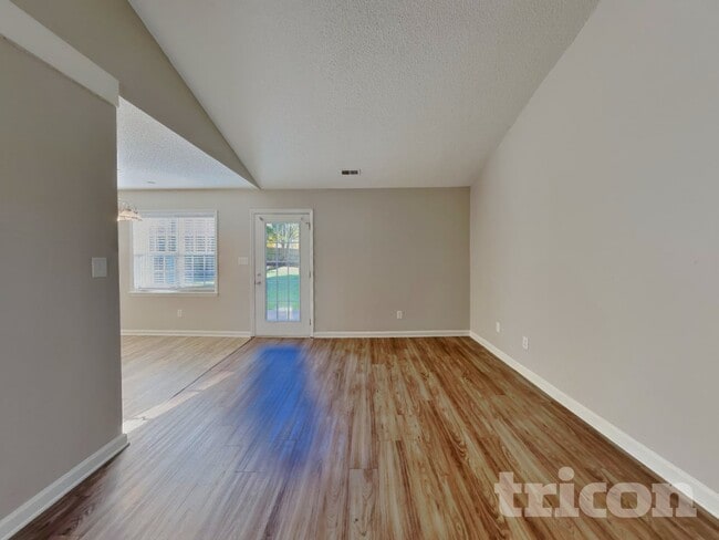 Photo - 204 Wexford Dr