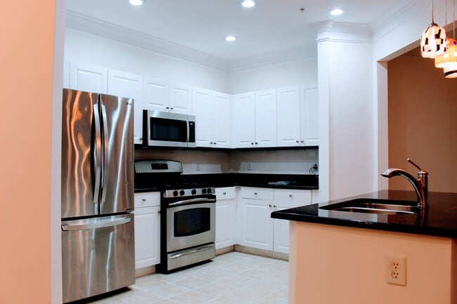 Building Photo - 23 Arch Pl Unit 273