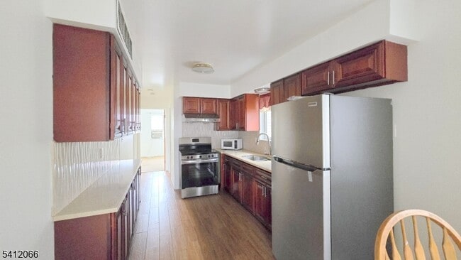 Photo - 619 Sussex St