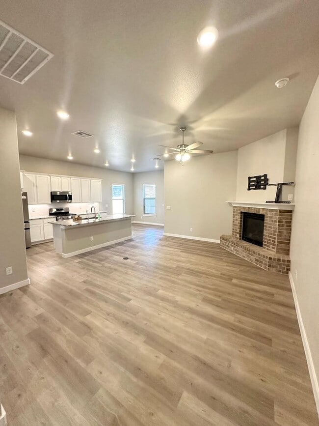 Photo - 3 Bed 2 Bath Ready to Rent!