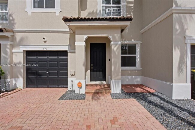 Photo - 976 NE 42nd Ave