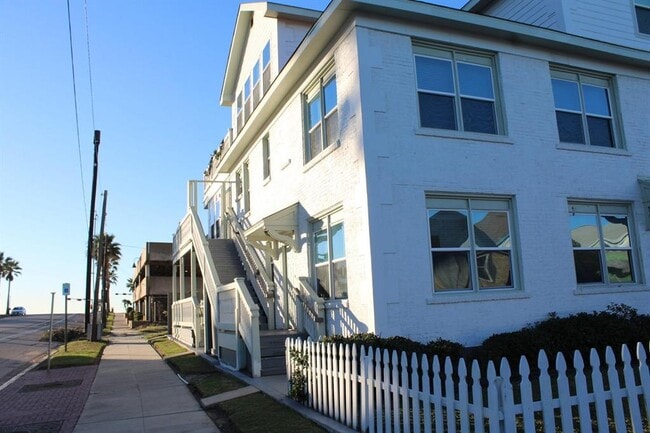 Photo - 2101 Bernardo De Galvez Ave Apartment Unit 2