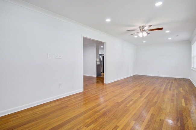 Photo - 816 E Estates Blvd