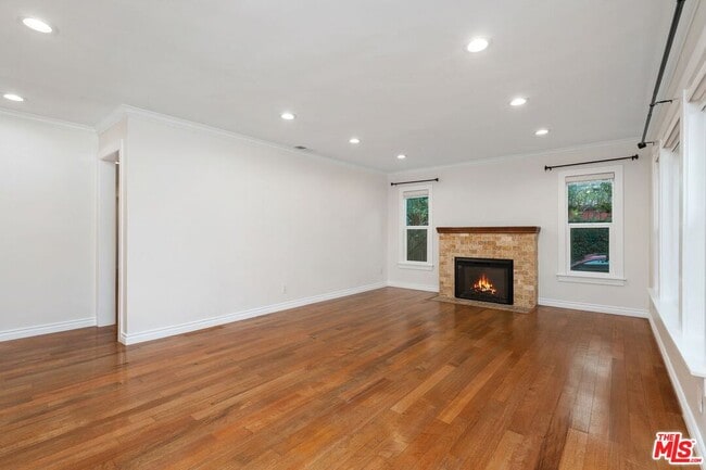 828 N Crescent Heights Blvd