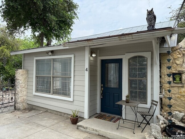 Building Photo - 423 W Craig Pl Rental