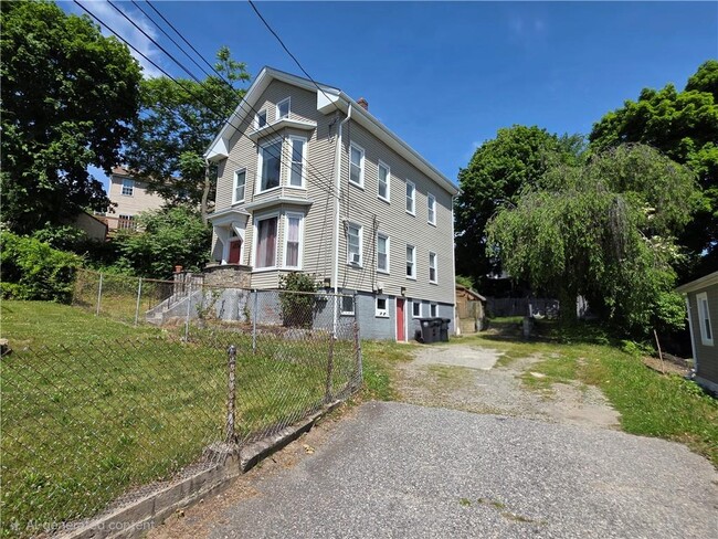 Building Photo - 216 Maplewood Ave
