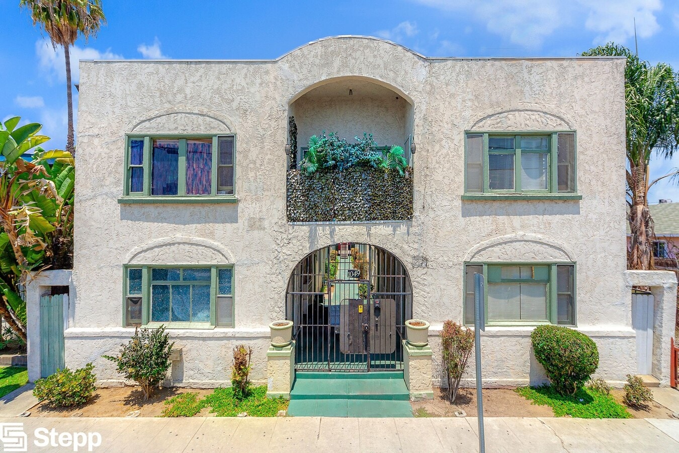 1049 E 5th Street - 1049 E 5th Street Apartments