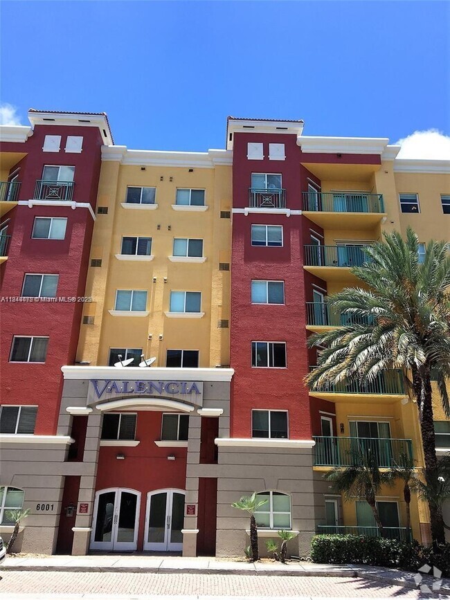Building Photo - 6001 SW 70th St Unit 324 Rental