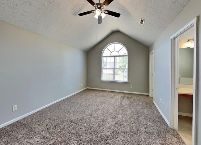 Photo - 2621 Fairstone Ave