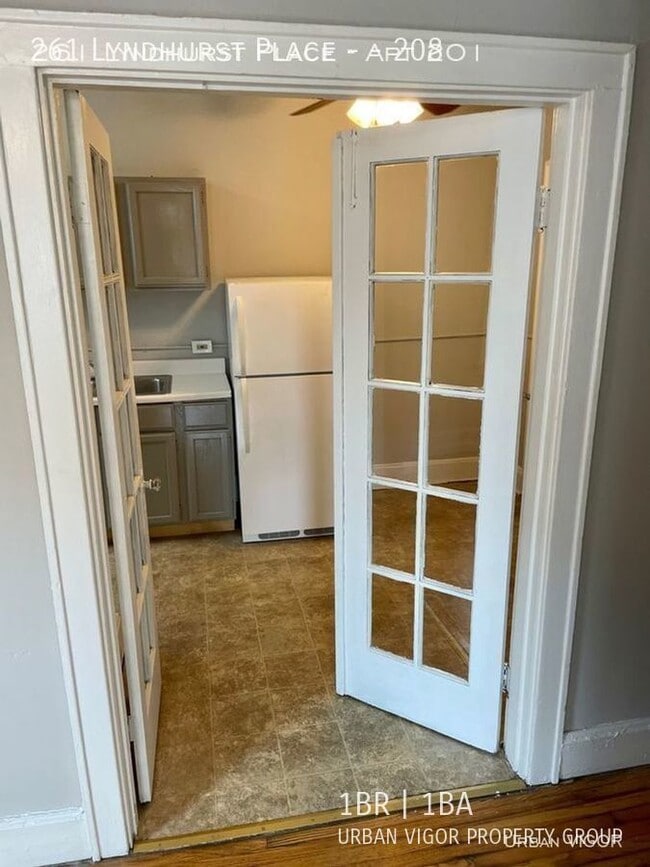 Photo - 261 Lyndhurst Pl Unit 208