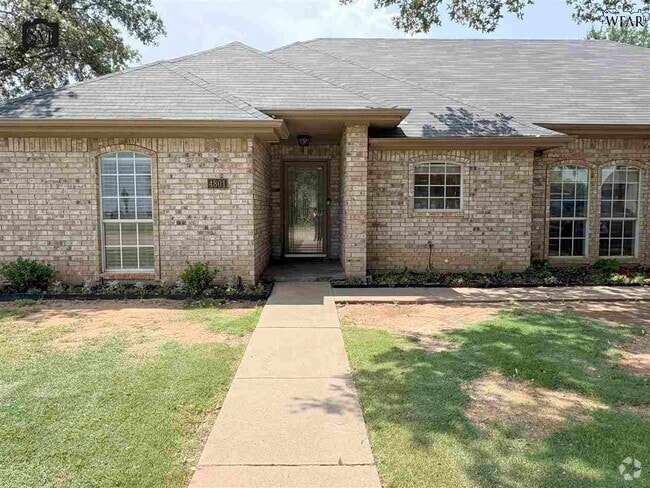 Building Photo - 4801 Shenandoah Dr Rental