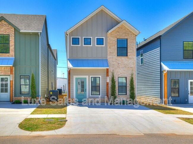Photo - 618 W 2nd St