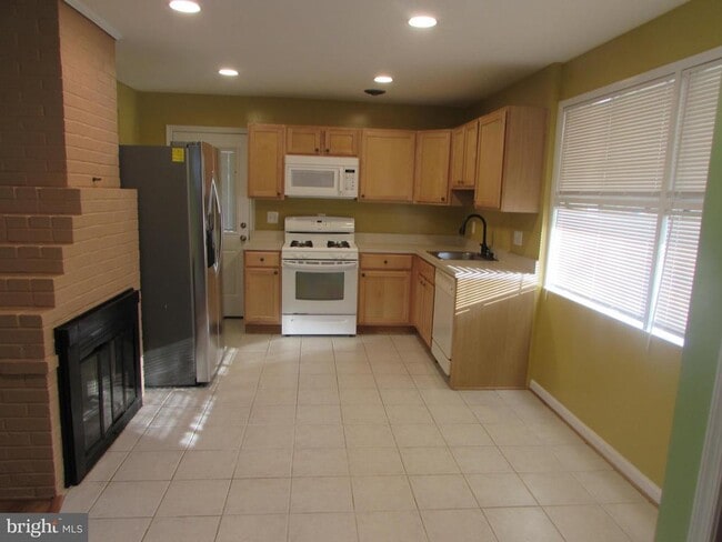 Building Photo - 7305 Charlotte St