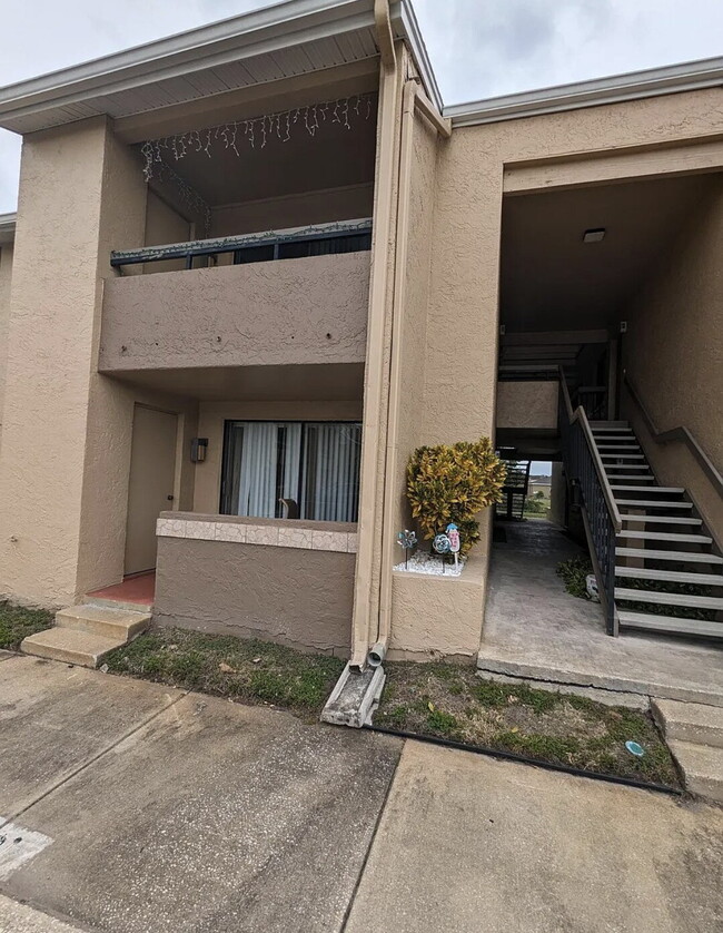 Building Photo - Centrally located, yet secluded 2 bedroom condo in the heart of Orlando for Rent
