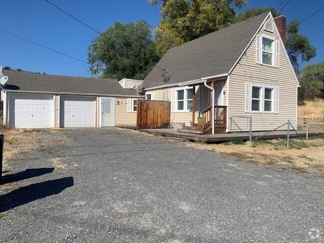 Building Photo - 1744 Laurel St Unit 1744 Rental