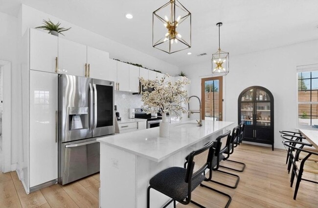 Building Photo - 3889 Sam Cir