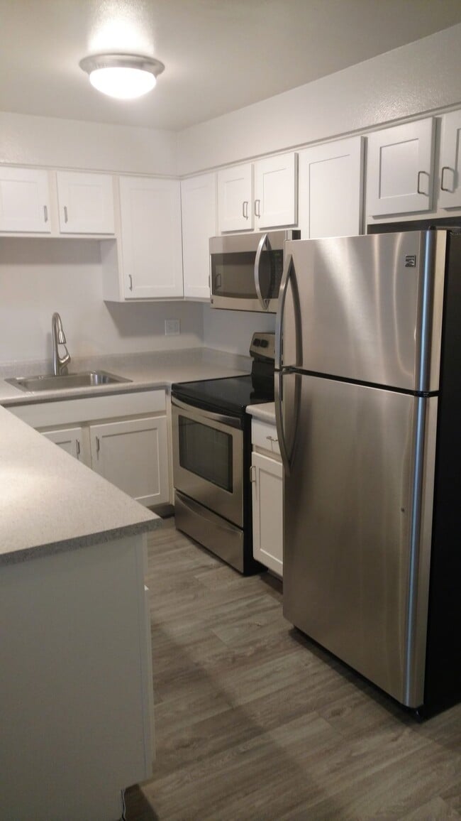 Photo - Victoria Inn Apts