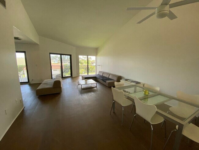 Photo - 5801 N Ocean Blvd Unidad 208