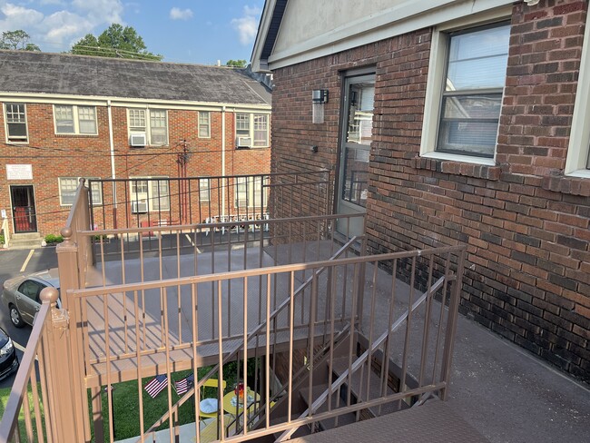 Photo - 1861 Poplar Ave Unit 5