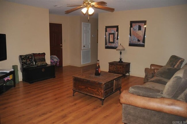 Photo - Charming 3-bedroom, 2-bath home located in the heart of Searcy!