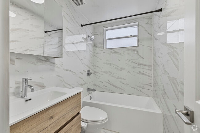 1BR, 1BA - 550SF - Bathroom