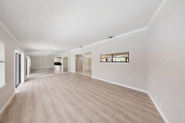 Photo - 609 White Water Dr