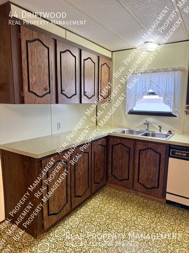 Photo - 44 Driftwood-