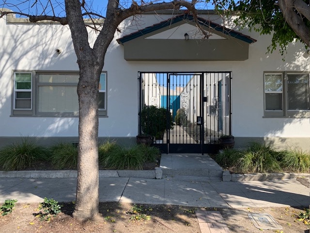 Building Photo - 1114 Tamarind Ave Unit 1114 2/5