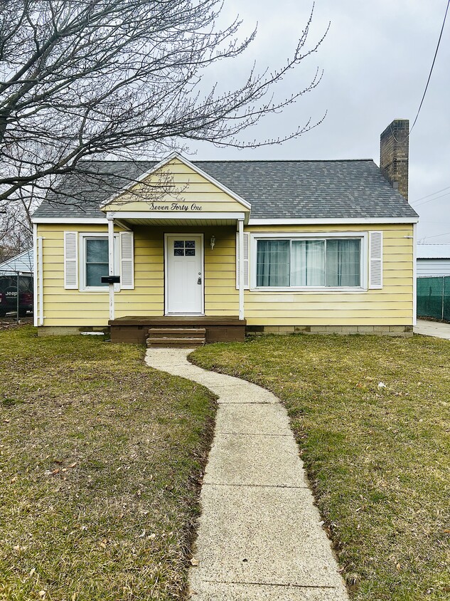 Photo - 741 Banghart St (Lansing, MI)