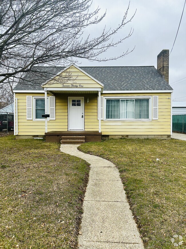 Building Photo - 741 Banghart St Rental