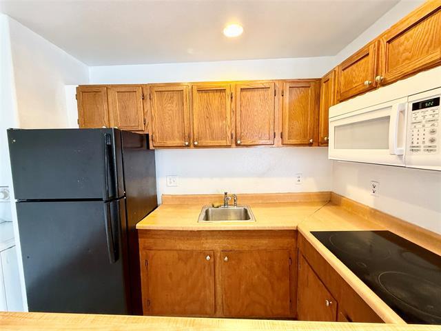 Photo - 9839 Walnut St