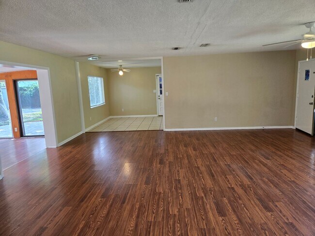 Photo - 4/2 (Madison Park) Nice home in quiet neighborhood