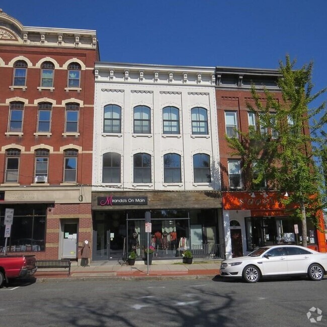 Building Photo - 263 Main St Rental