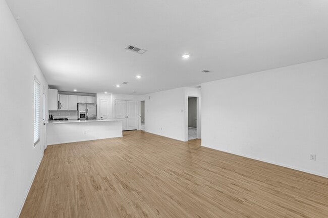 Photo - 13769 Kit Run