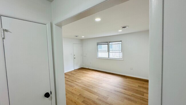 Photo - 108 W Bridge St Unit Apt B