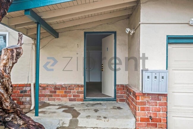 Photo - 1883 Robin Ln