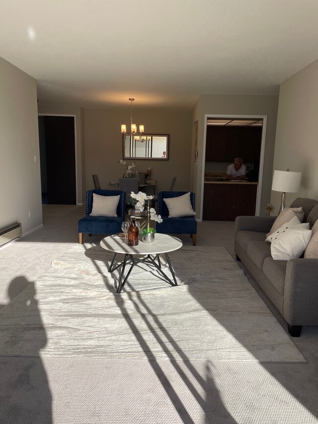 Building Photo - 1427 Floribunda Ave Unit #304