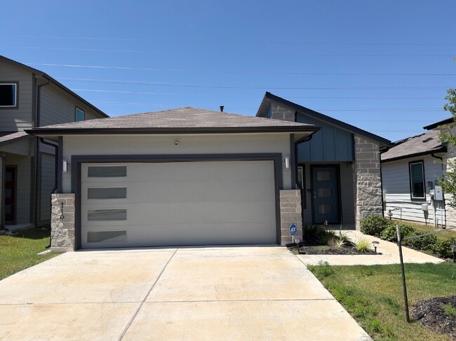 Building Photo - 3 bedroom 2 bath 2 car garage, fridge, washer & dryer in Millbrook Park.