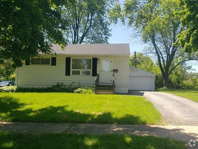 Building Photo - 2701 Iroquois Rd Rental