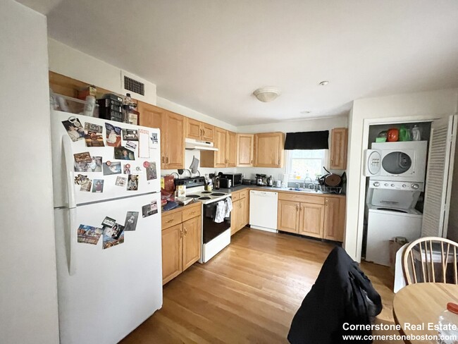 Building Photo - 62 Hillside St Unit 1