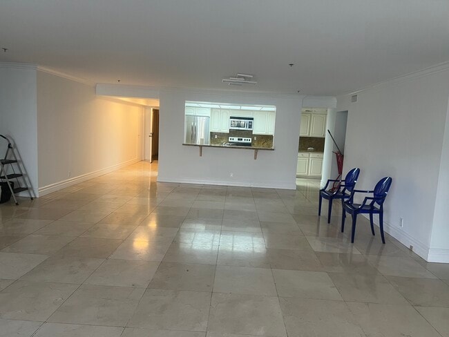 Dining room - 10660 Wilshire Blvd Unit 309