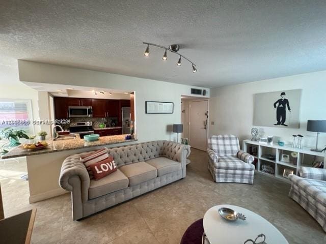 Building Photo - 16570 NE 26th Ave Unit 4A