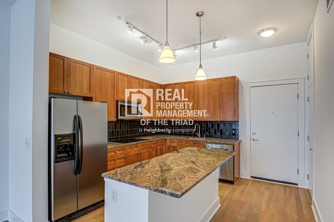 Photo - Luxury Top Floor 1BR/1BA Condo on 4th Street Unidad 414