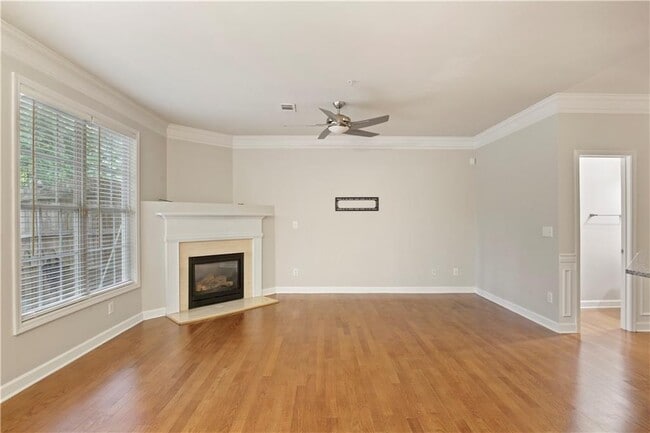 Photo - 720 Surrey Park Pl SE