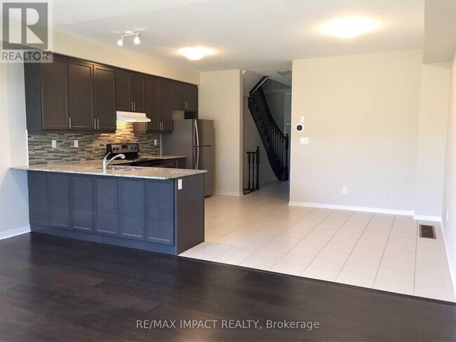 Photo - 20 Rimrock Cres