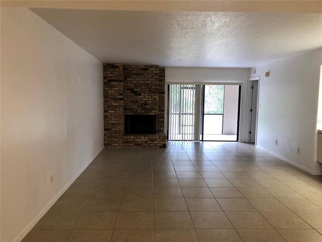 Photo - 1055 Kensington Park Dr Unidad 208