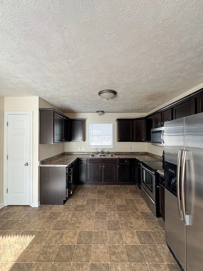 Photo - 3 Bed 2 Bath Home with Fenced Backyard