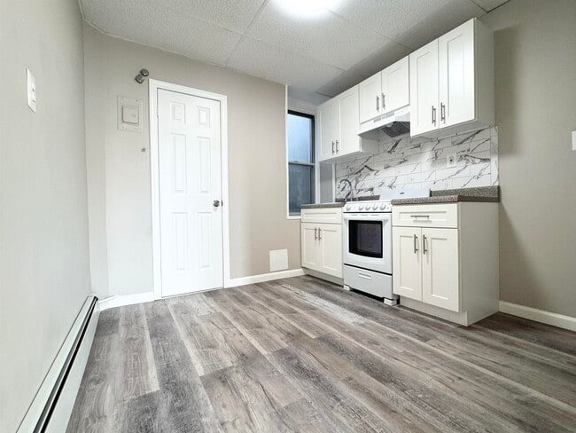 Photo - 76 CARLTON Ave Unit 8