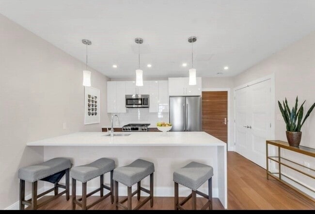Building Photo - 425 Lagrange St Unit 110