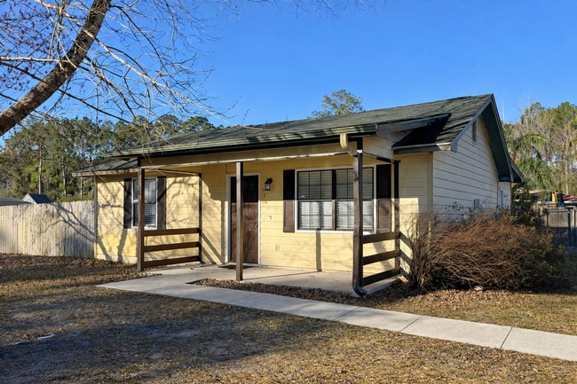 Building Photo - 2 Bedroom Home w/ Flex Room, fenced in yard - Close to base!!